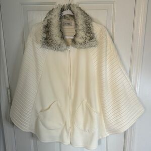 Moda Cream Lightweight Zip-Front Cape/Poncho with Faux-Fur Collar